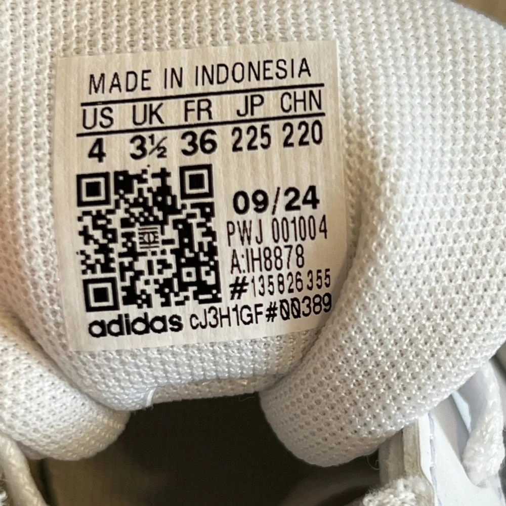 Adidas breaknet lifestyle court lace shoe sneaker White Gum‎ Sole size youth 4